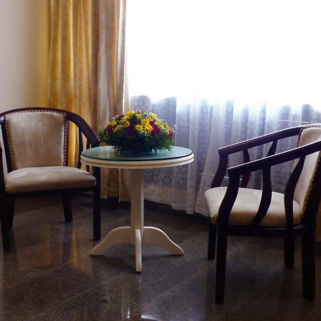 Hotel Highway Garden Коччи Экстерьер фото