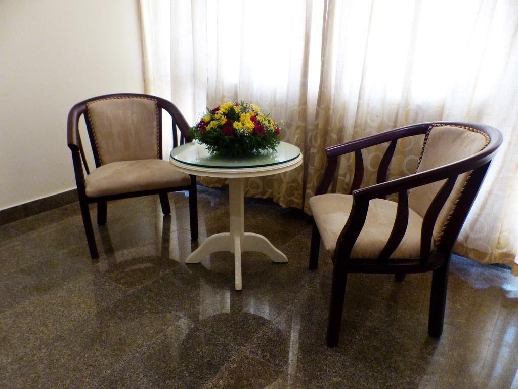 Hotel Highway Garden Коччи Экстерьер фото